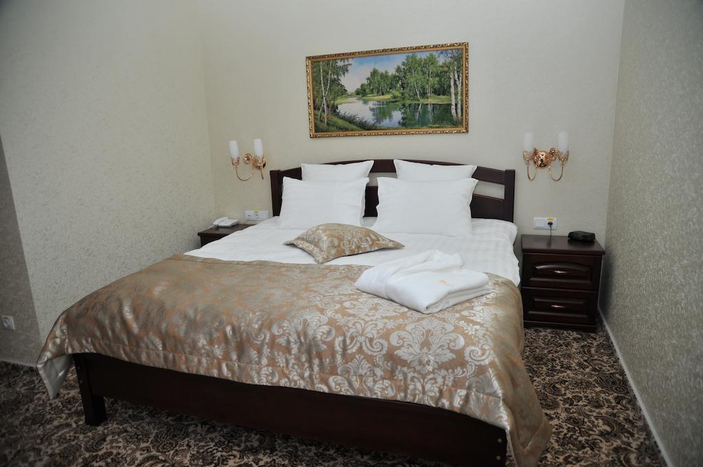 Slava Hotel Zaporizhia Room photo