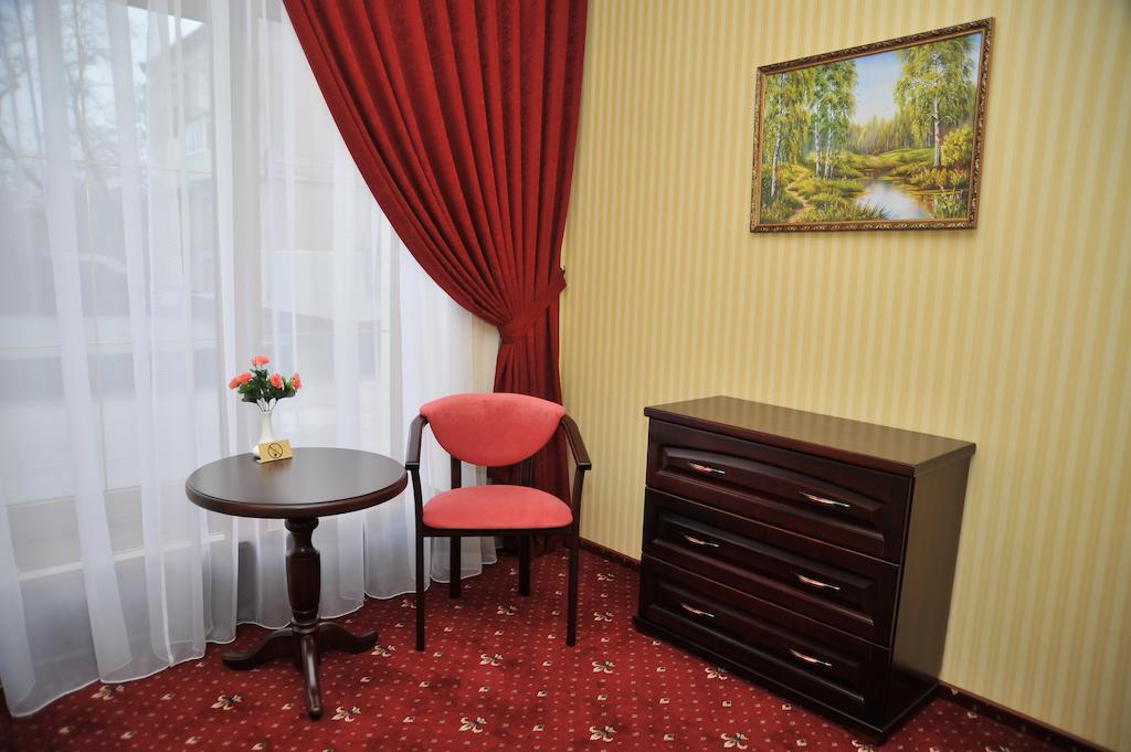 Slava Hotel Zaporizhia Room photo
