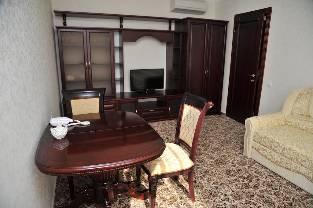 Slava Hotel Zaporizhia Room photo