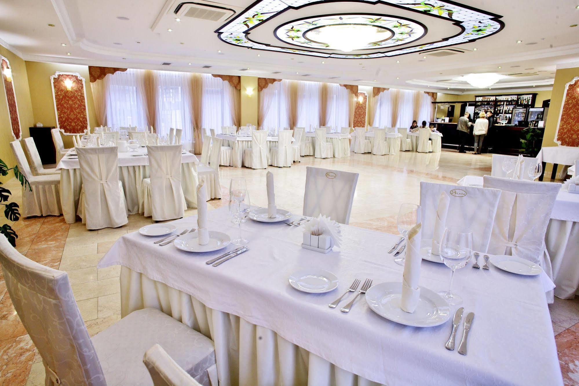 Slava Hotel Zaporizhia Exterior photo